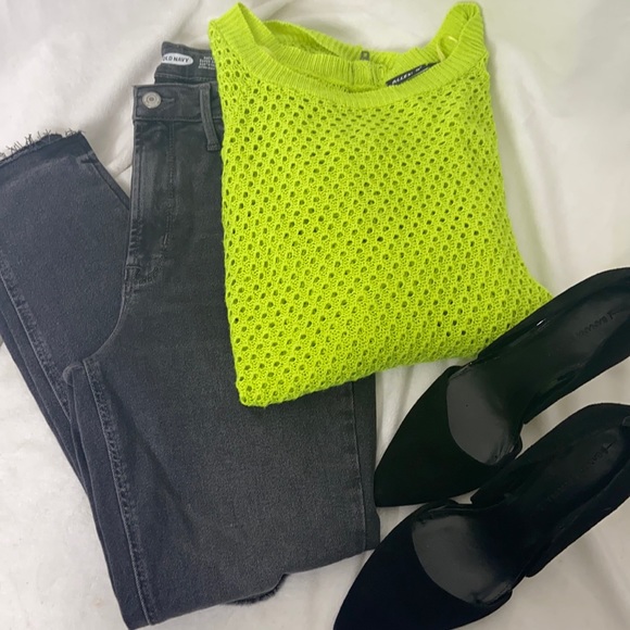 Beautiful neon green sweater - Picture 2 of 7